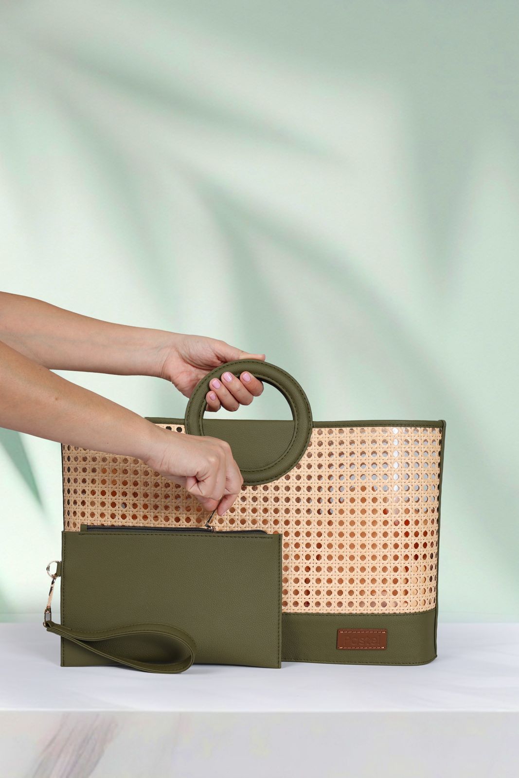 The Riviera Carryall