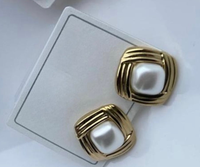 Mini Pearl Earrings