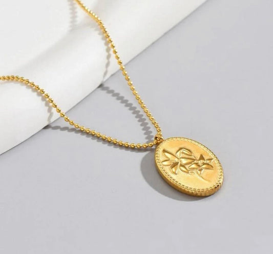 Oval Flower Pendant Necklace